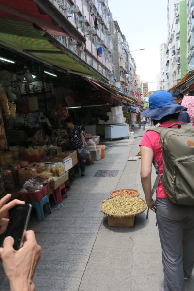 街道上越來越少見的曬乾菜、醃漬，以及婆仔菜(阿婆賣自家種的菜)，少了許多豐富的味道